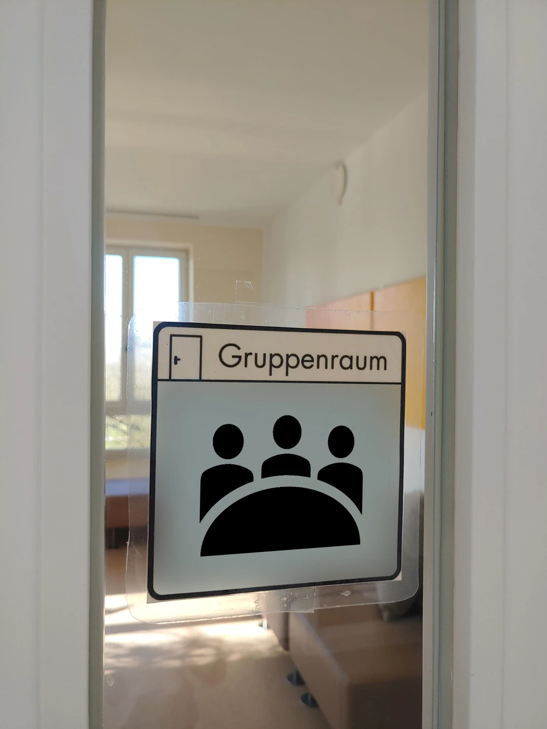 Ein Symbolbild für einen Gruppenraum wie man ihn in einer sozialen Einrichtung finden könnte